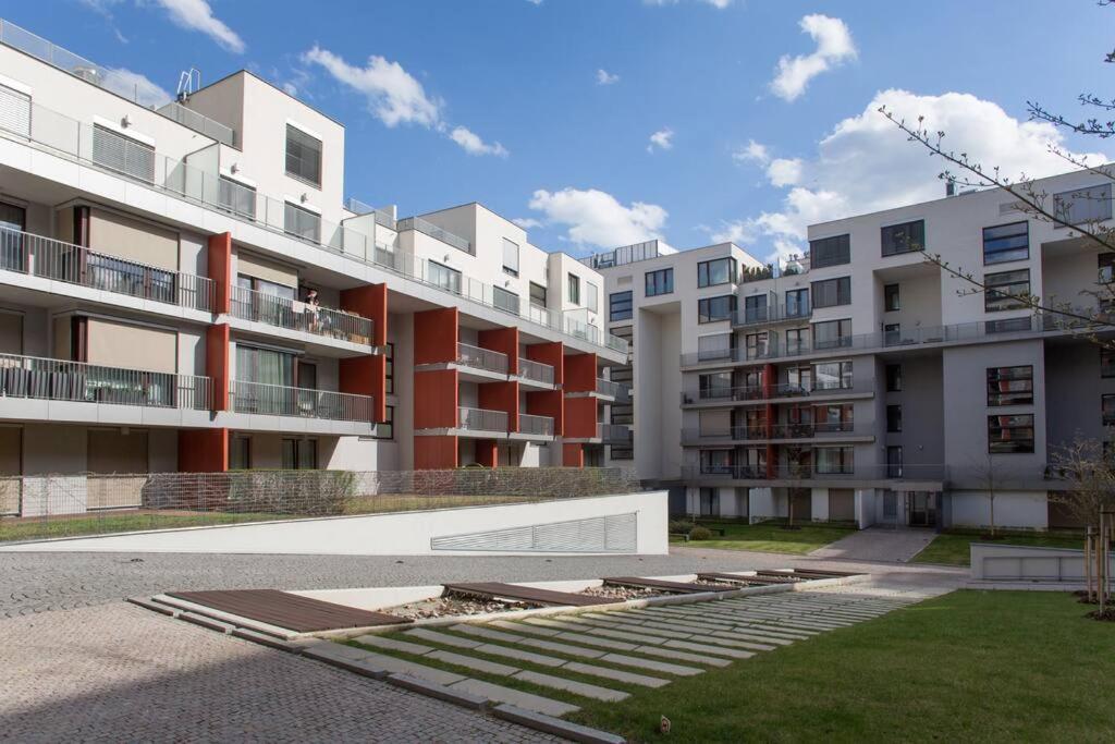Jt'S Apartments Korunni Str. Praga Esterno foto