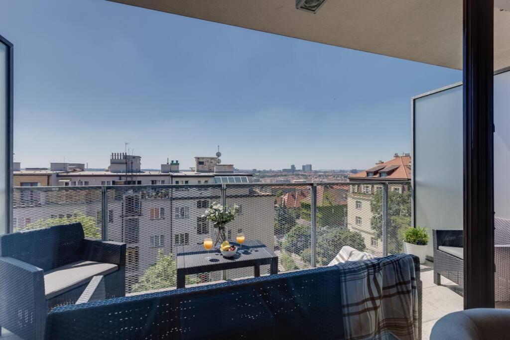 Jt'S Apartments Korunni Str. Praga Esterno foto